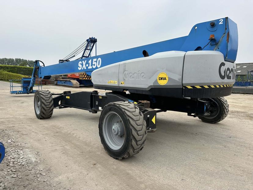 Telescopic boom lift Genie SX-150