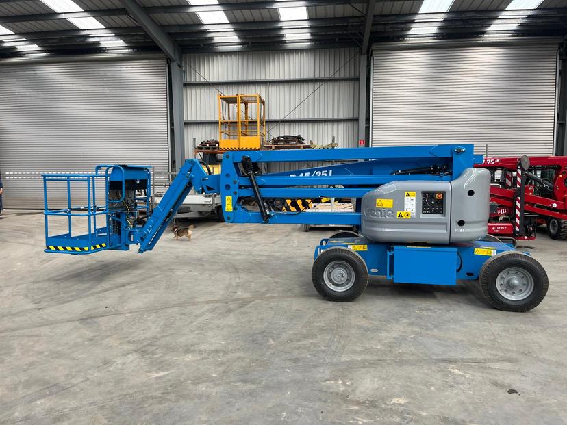 Articulated boom lift Genie Z45/25J DC