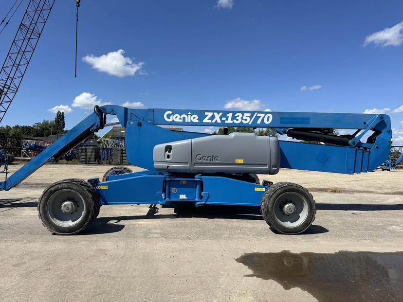 Articulated boom lift Genie ZX-135/70